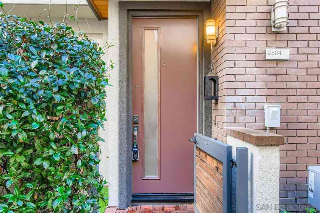 Townhouse For Sale - 2624 Aperture Cir<br/> San Diego, CA 92108