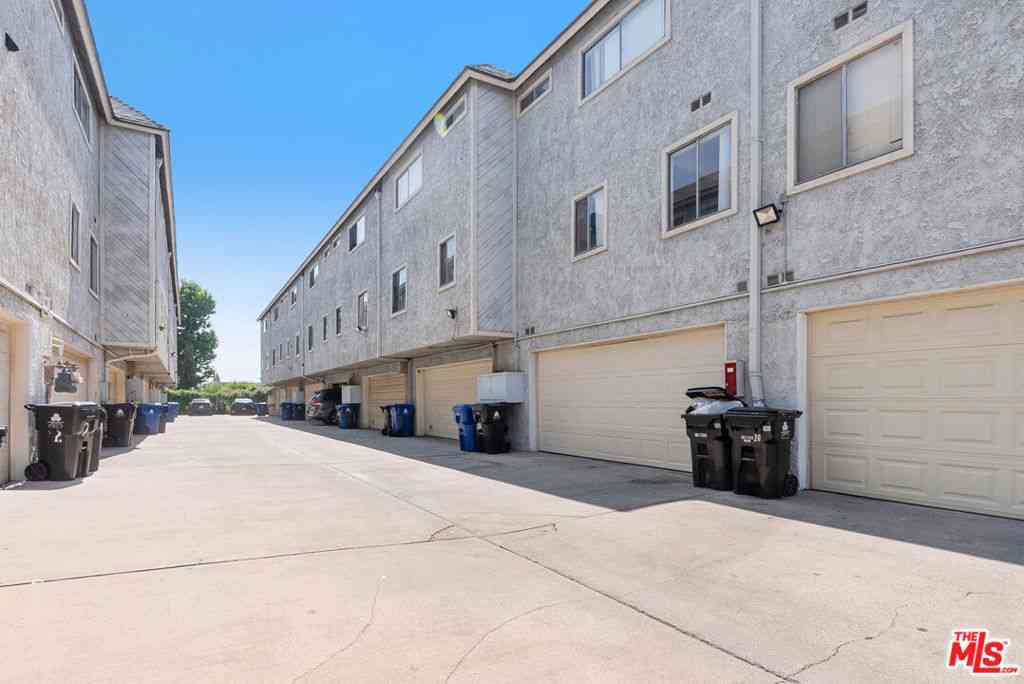 Condo For Sale - 8936 Willis Avenue #11<br/> Panorama City, CA 91402