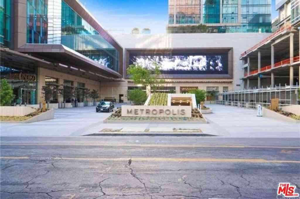 Condo For Sale - 889 Francisco Street #2210<br/> Los Angeles, CA 90017