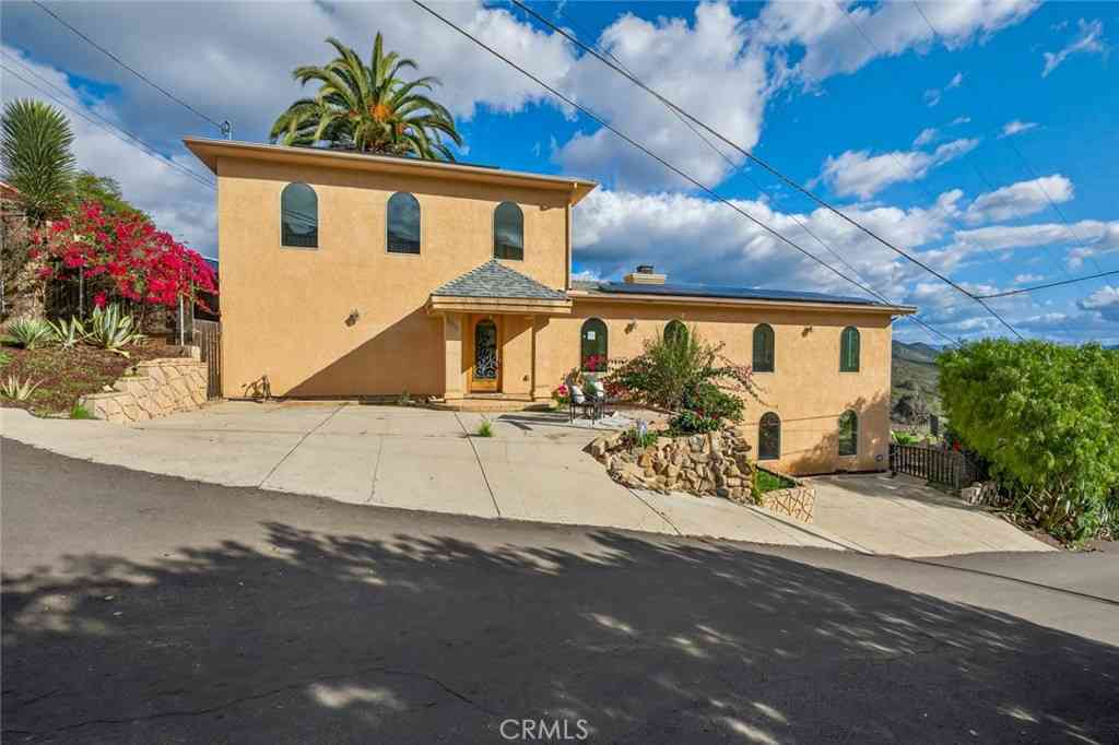 Homes For Sale - 20227 Ash Lane<br/> Escondido, CA 92029
