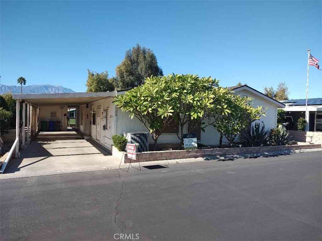 Mobile Home For Sale - 73450 Country Club Drive #269<br/> Palm Desert, CA 92260