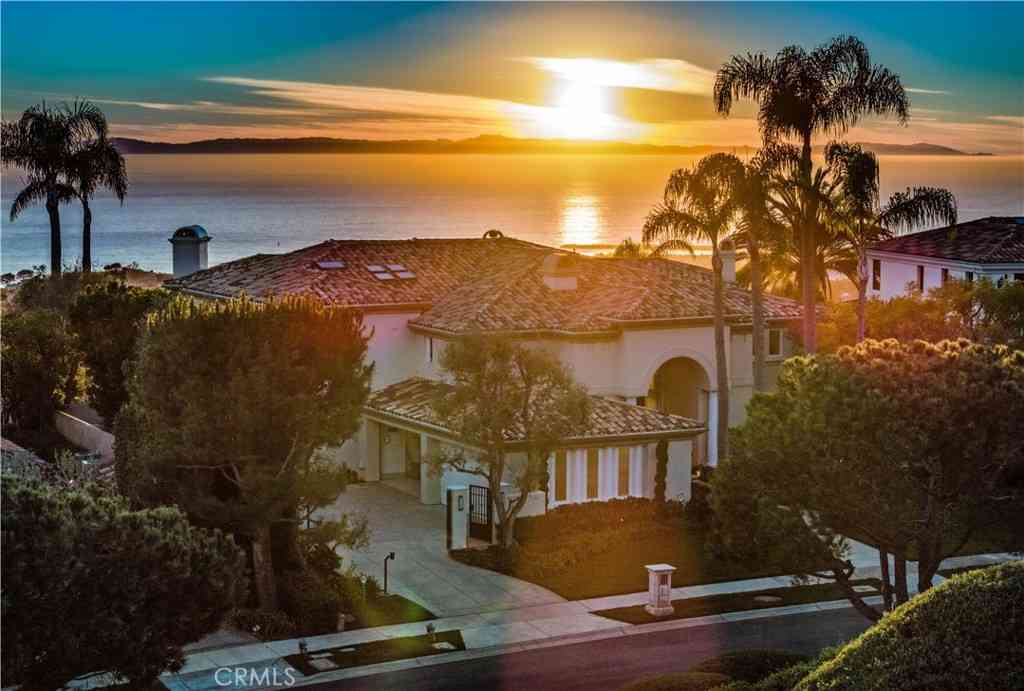 Homes For Sale - 9 Sea Shell<br/> Newport Coast, CA 92657
