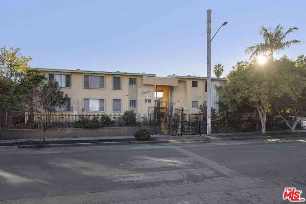 Homes For Sale - 4906 August Street<br/> Los Angeles, CA 90008
