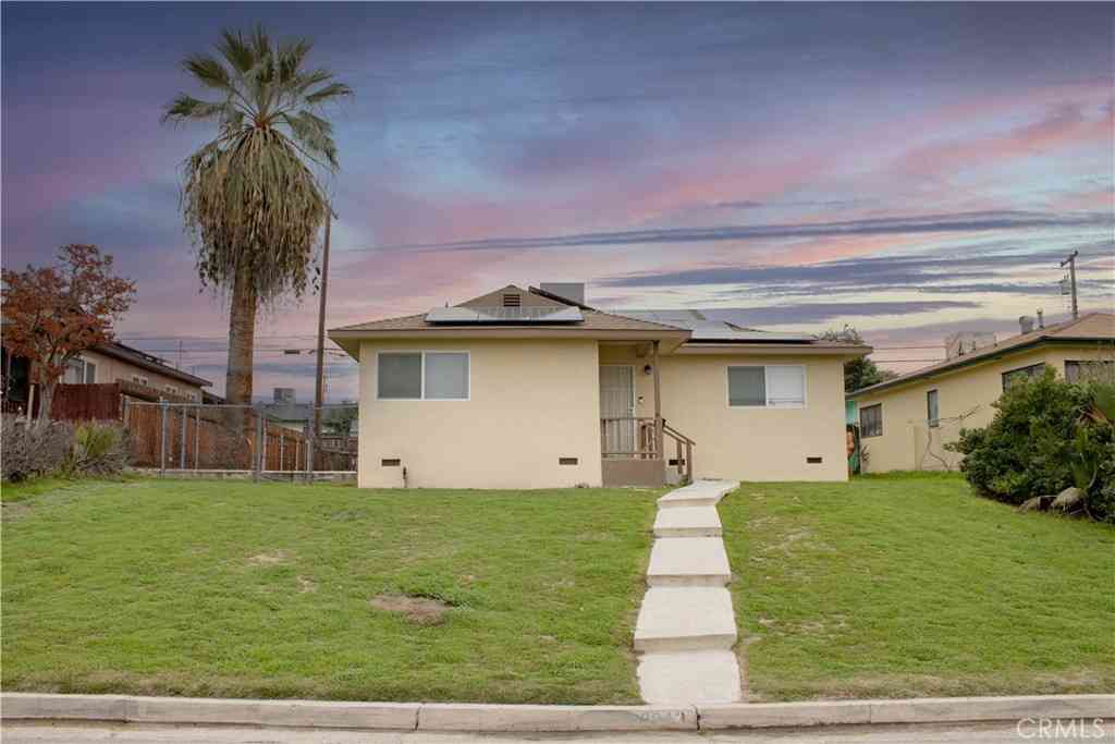 Homes For Sale - 3013 Cornell Street<br/> Bakersfield, CA 93305