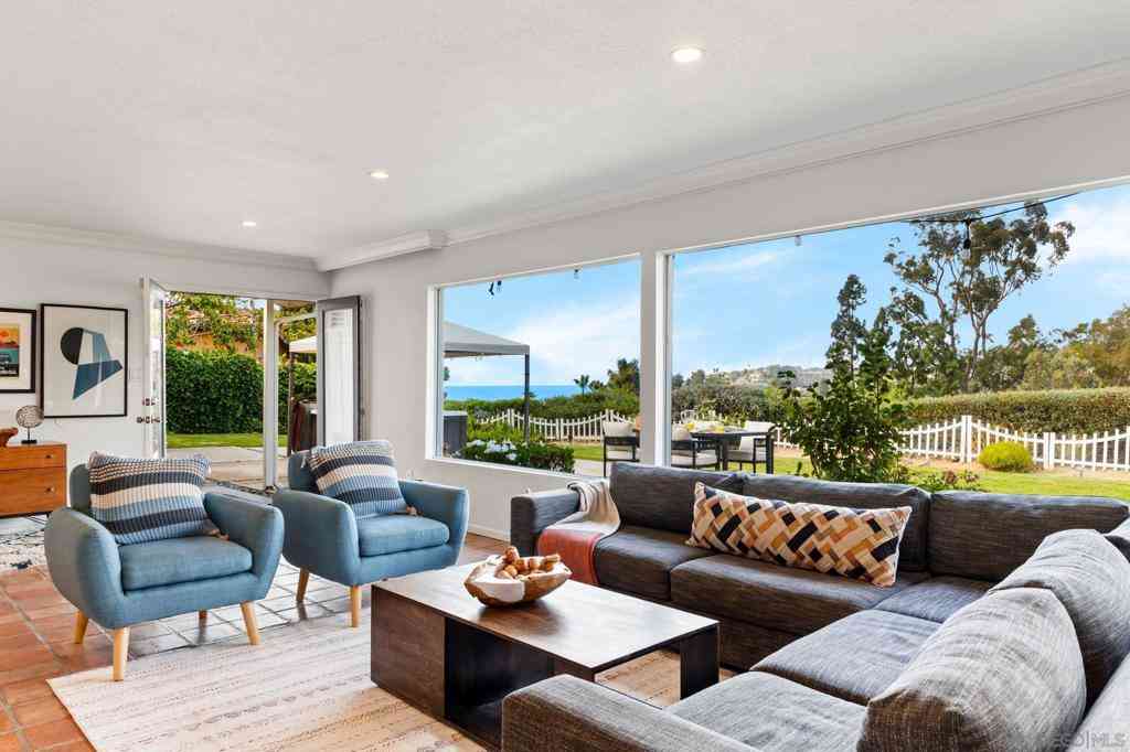 Homes For Rent - 7806 Via Capri<br/> La Jolla, CA 92037