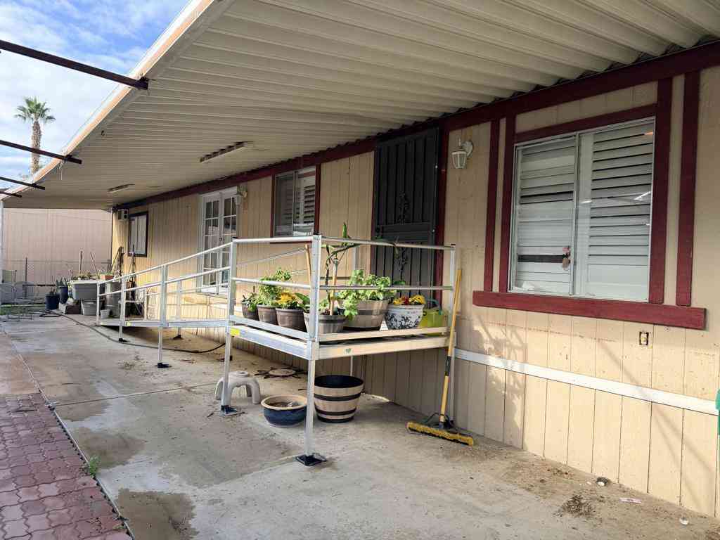 Mobile Home For Sale - 43532 Clinton Street #305<br/> Indio, CA 92201