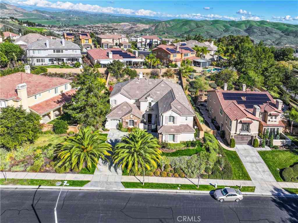 Homes For Sale - 21892 Thimbleberry Court<br/> Corona, CA 92883