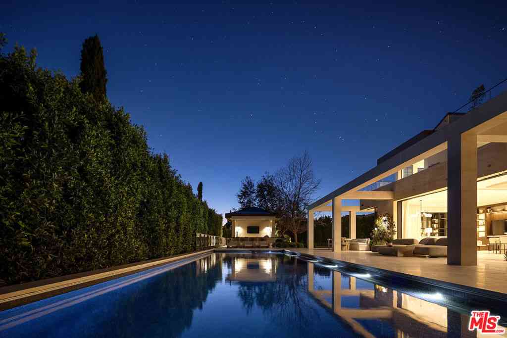 Homes For Sale - 721 N Bonhill Road<br/> Los Angeles, CA 90049