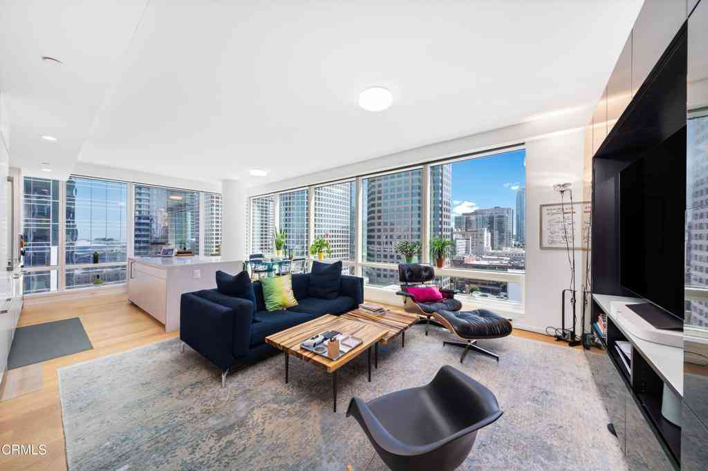 Condo For Sale - 877 Francisco Street #1506<br/> Los Angeles, CA 90015
