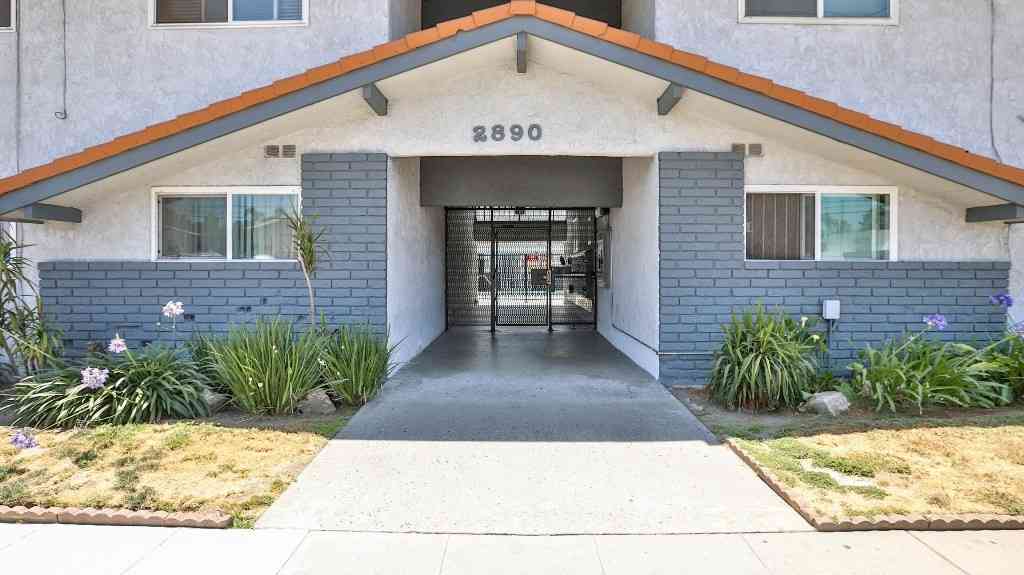 Condo For Rent - 2890 E Artesia Blvd<br/> Long Beach, CA 90805