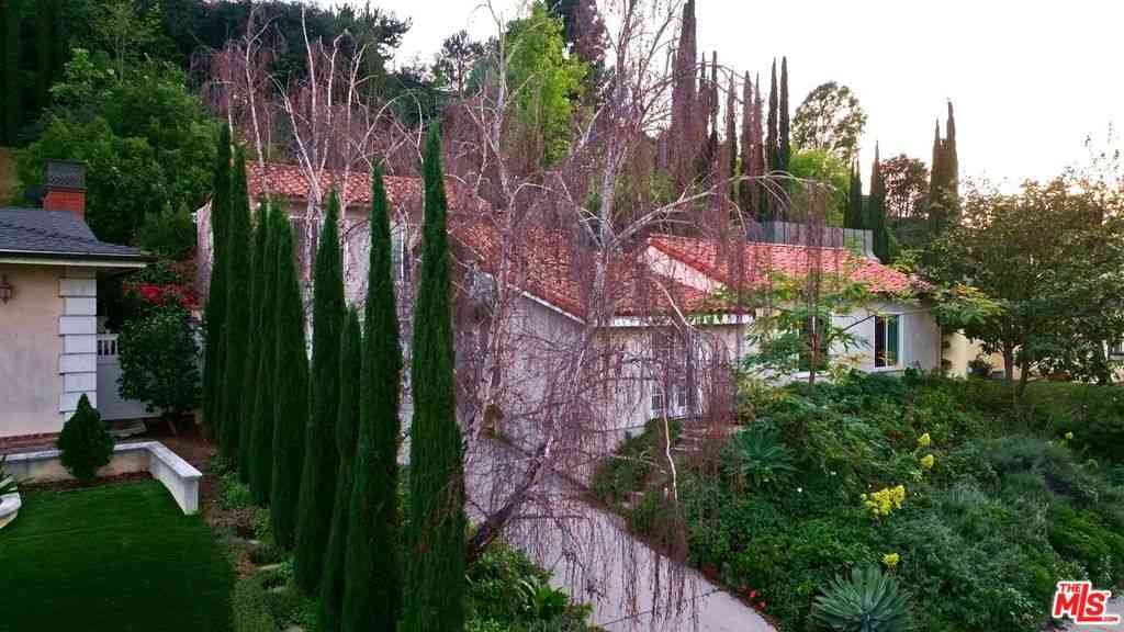 Homes For Sale - 11282 Dona Lola Drive<br/> Studio City, CA 91604
