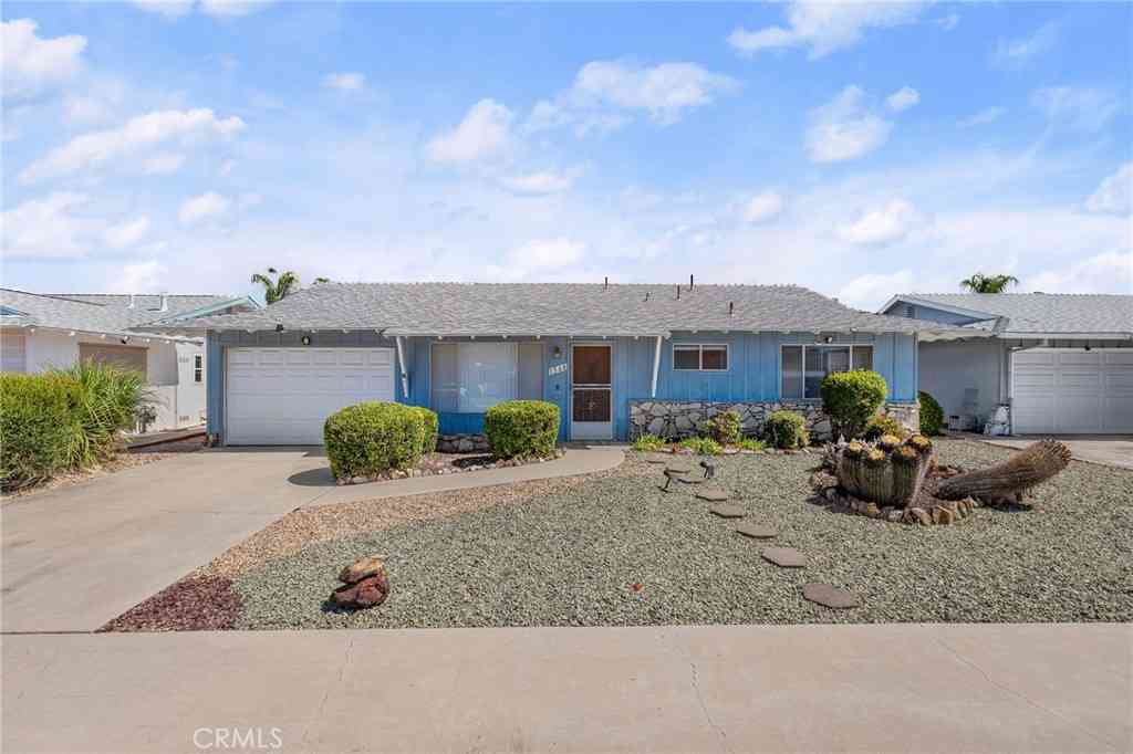 Homes For Sale - 1560 Sandlewood Drive<br/> Hemet, CA 92543