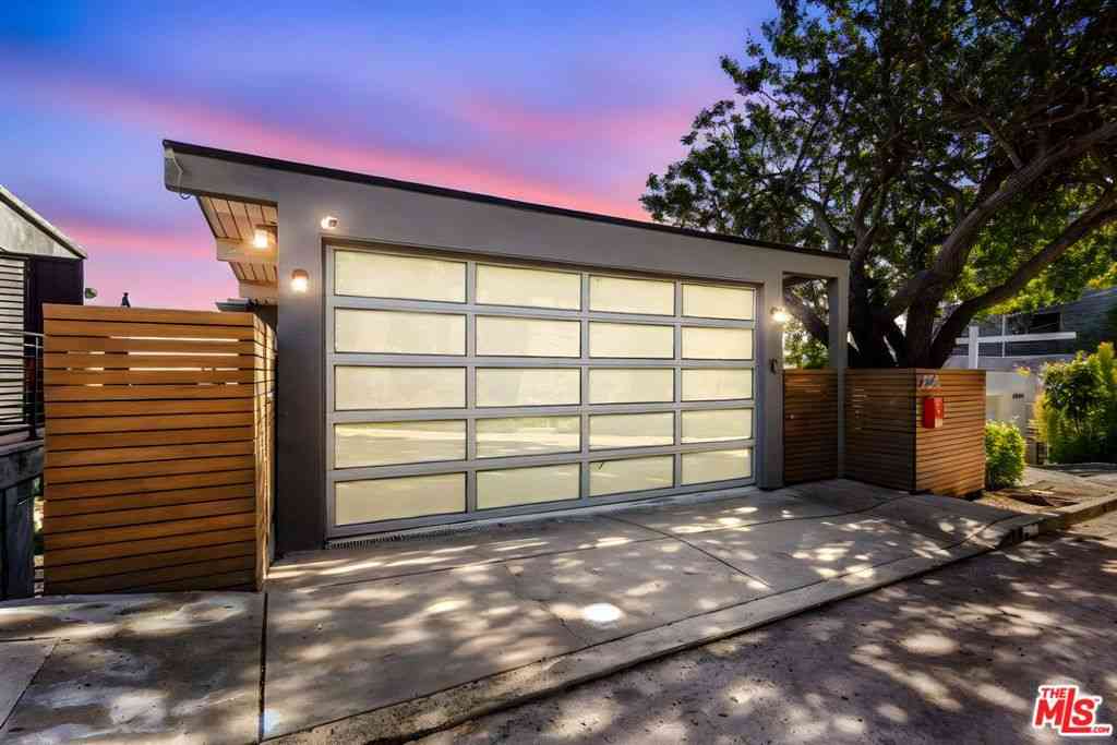 Homes For Sale - 2226 Ronda Vista Drive<br/> Los Angeles, CA 90027