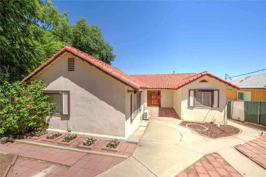 Homes For Sale - 17092 Grand<br/> Lake Elsinore, CA 92530