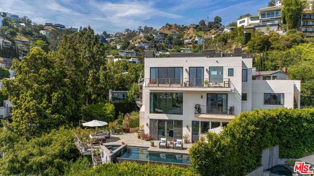 Homes For Sale - 1573 Sunset Plaza Drive<br/> Los Angeles, CA 90069