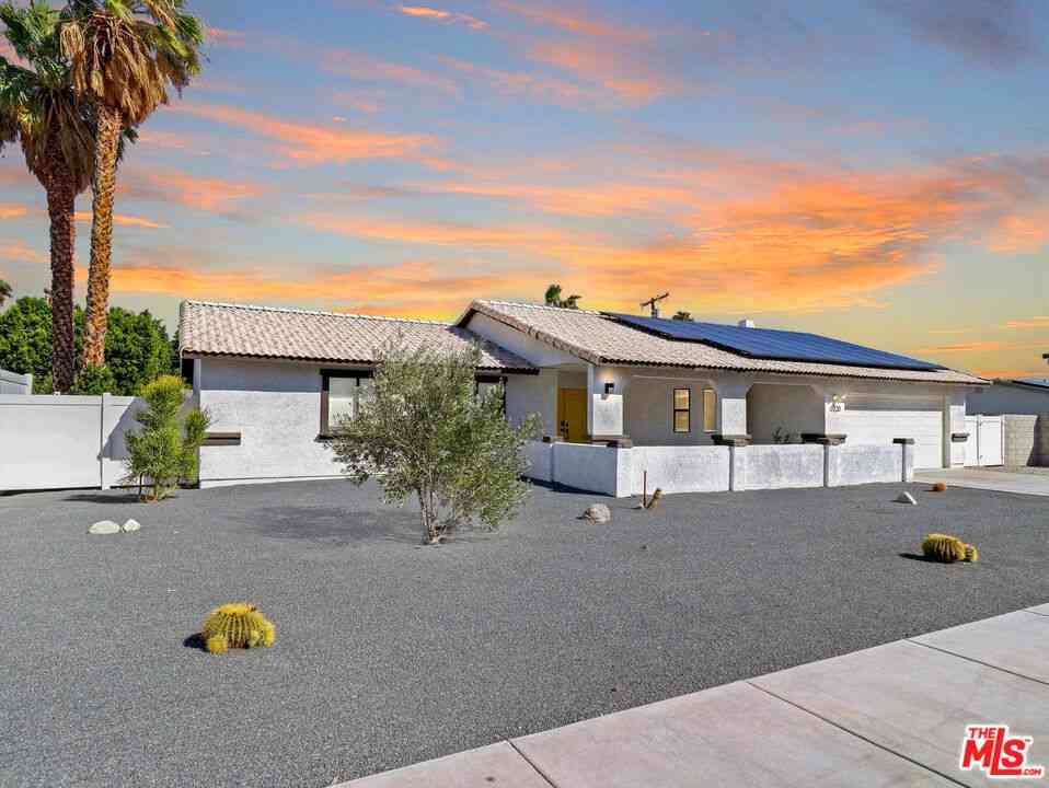 Homes For Sale - 1920 N San Gorgonio Road<br/> Palm Springs, CA 92262
