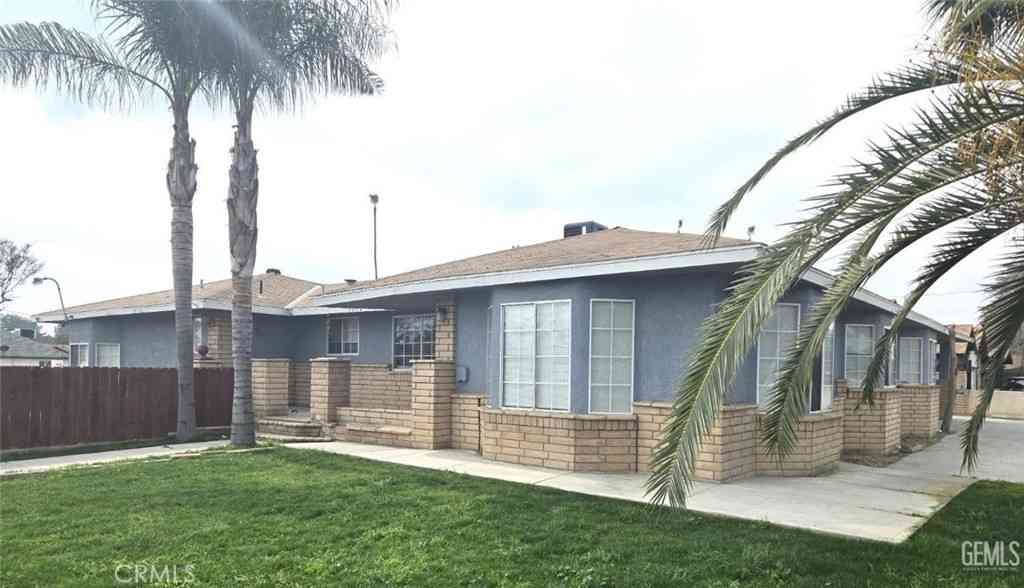 Multifamily For Sale - 905 Castro Lane<br/> Bakersfield, CA 93304