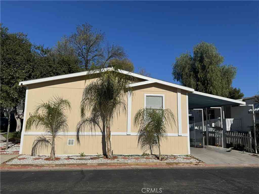 Mobile Home For Sale - 350 E San Jacinto #125<br/> Perris, CA 92571