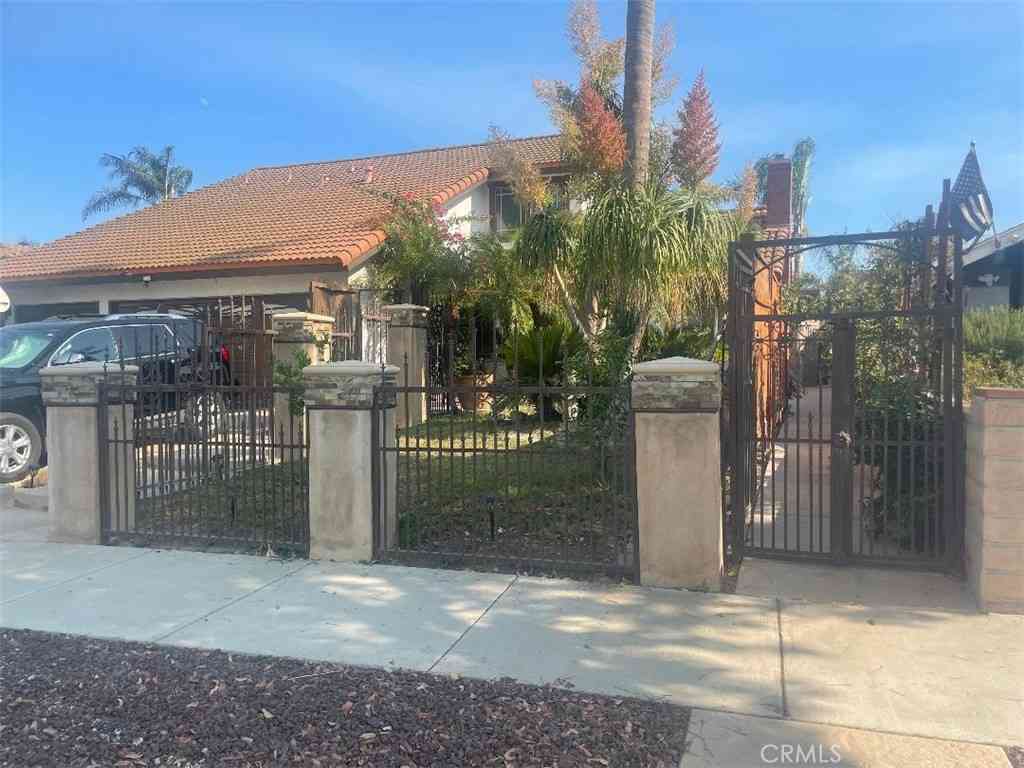 Homes For Sale - 1426 E Tam O Shanter<br/> Ontario, CA 91761