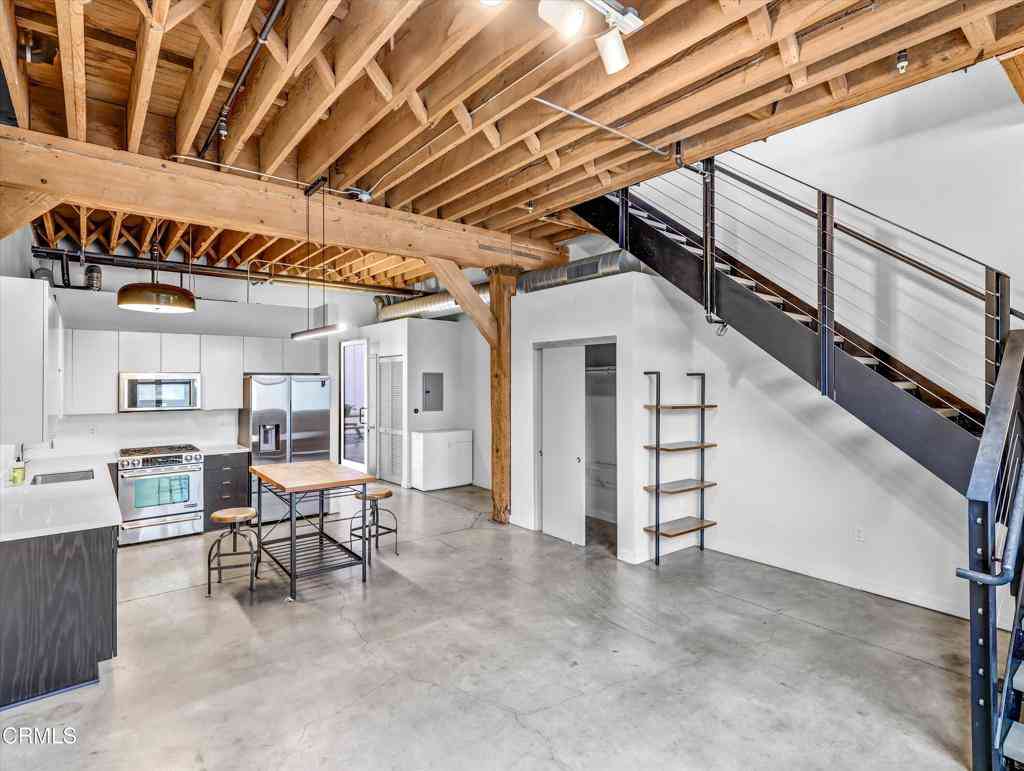 Condo For Rent - 527 Molino Street #110<br/> Los Angeles, CA 90013