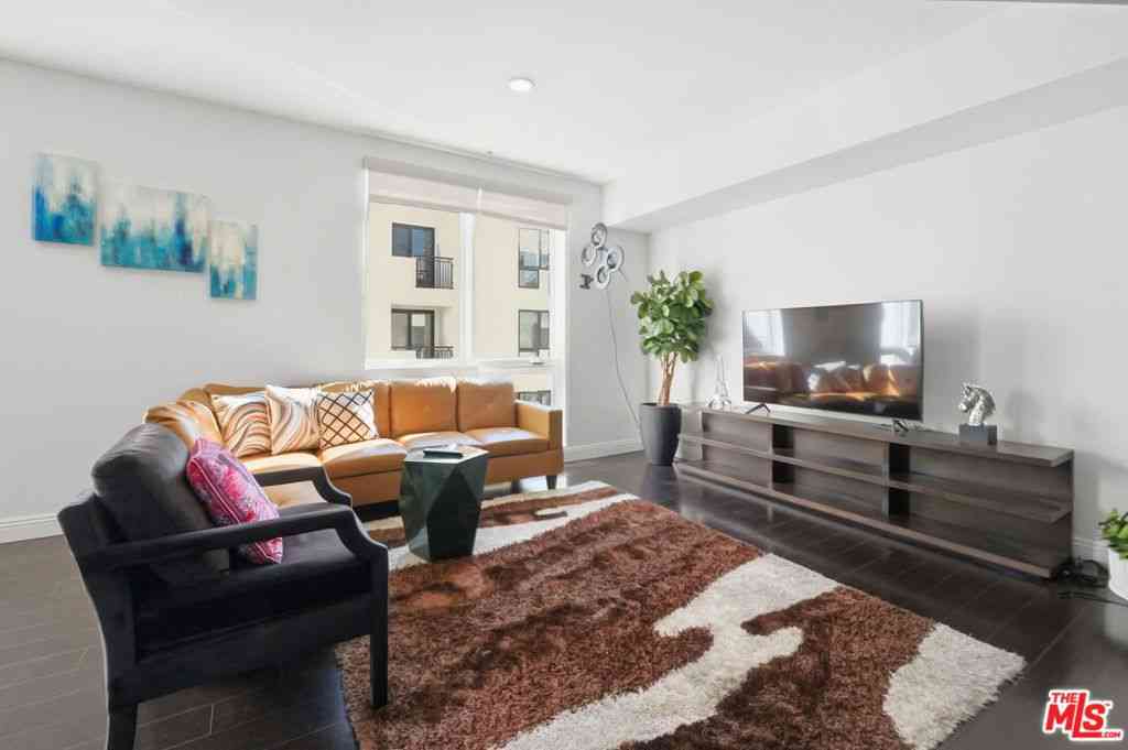 Condo For Sale - 1234 Wilshire Boulevard #421<br/> Los Angeles, CA 90017