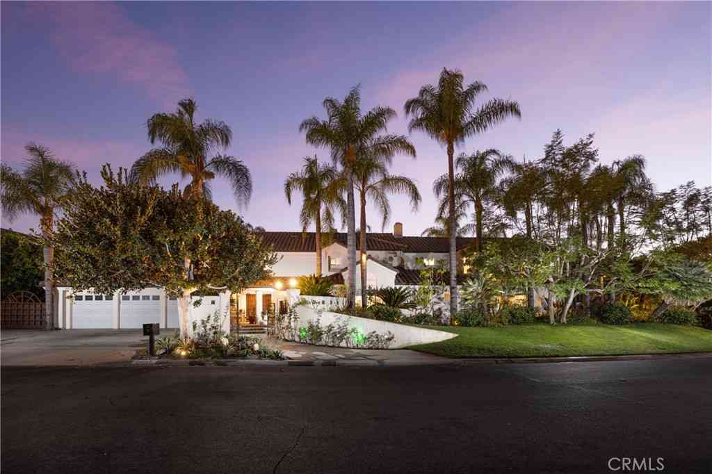 Homes For Sale - 26041 Spur Branch Lane<br/> Laguna Hills, CA 92653