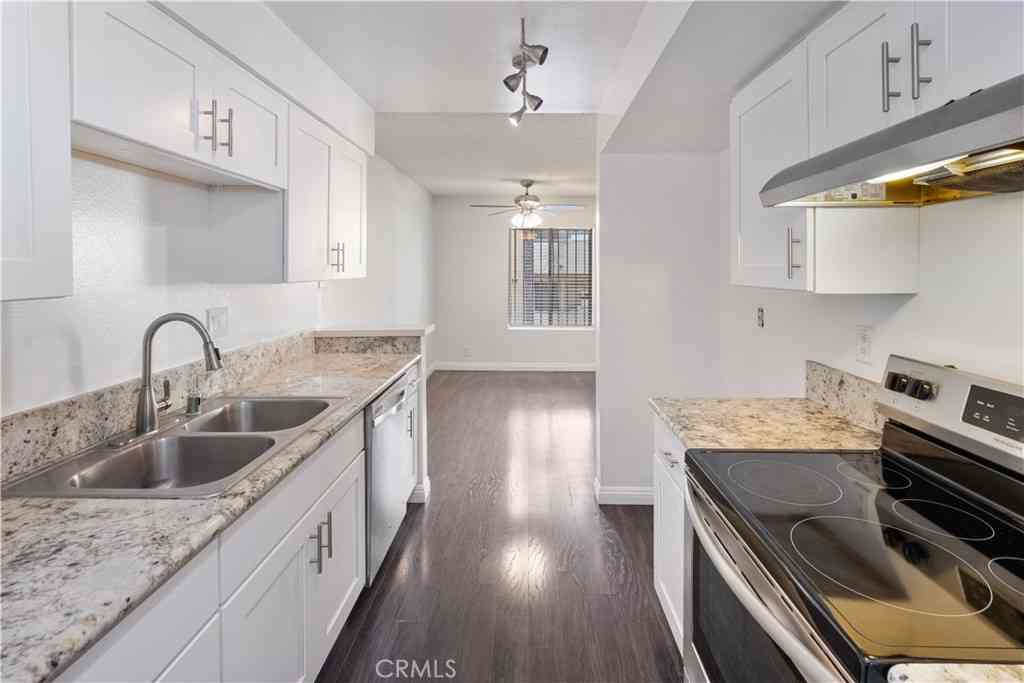 Condo For Sale - 433 S Manhattan #209<br/> Los Angeles, CA 90020
