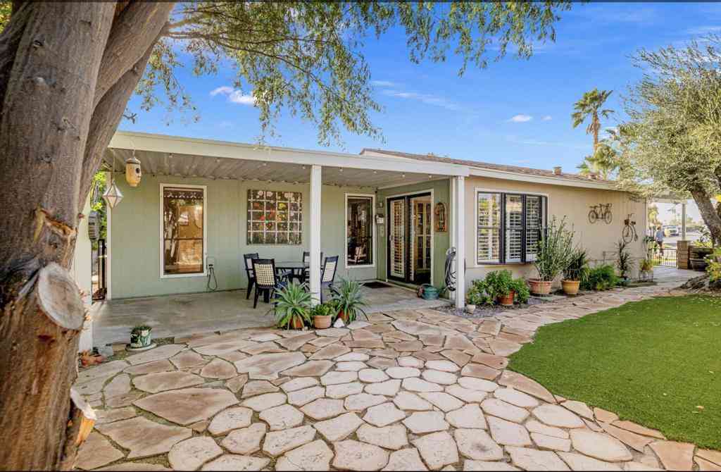 Mobile Home For Sale - 73450 Country Club Drive #192<br/> Palm Desert, CA 92260