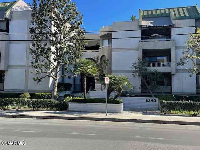 Condo For Rent - 5340 Yarmouth Avenue #207<br/> Encino, CA 91316