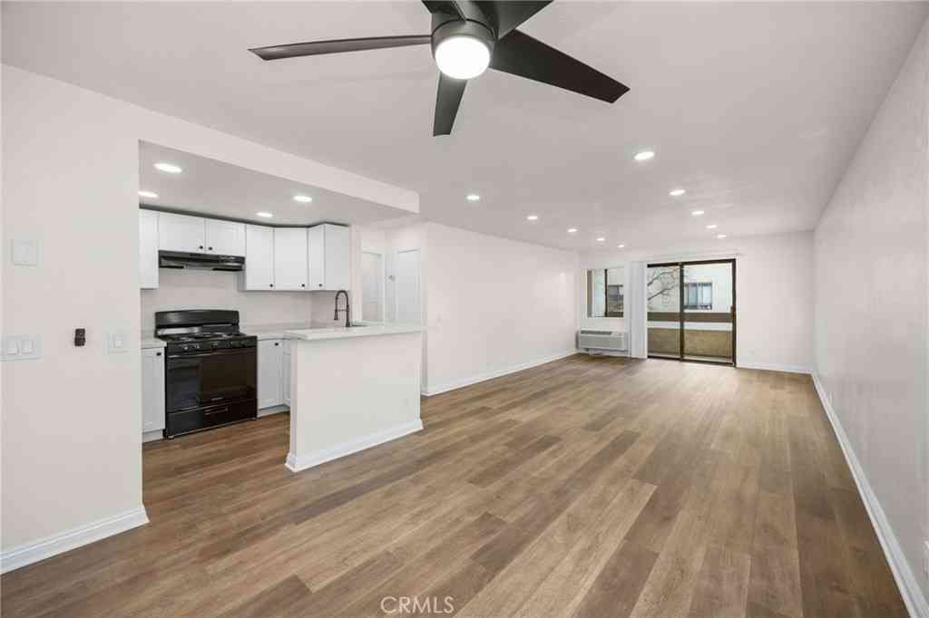 Condo For Sale - 600 W 3rd Street #B205<br/> Santa Ana, CA 92701