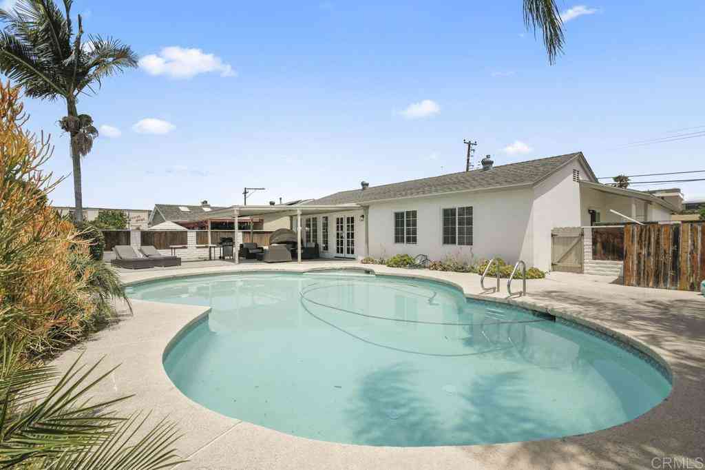 Homes For Sale - 4625 Glacier Avenue<br/> San Diego, CA 92120