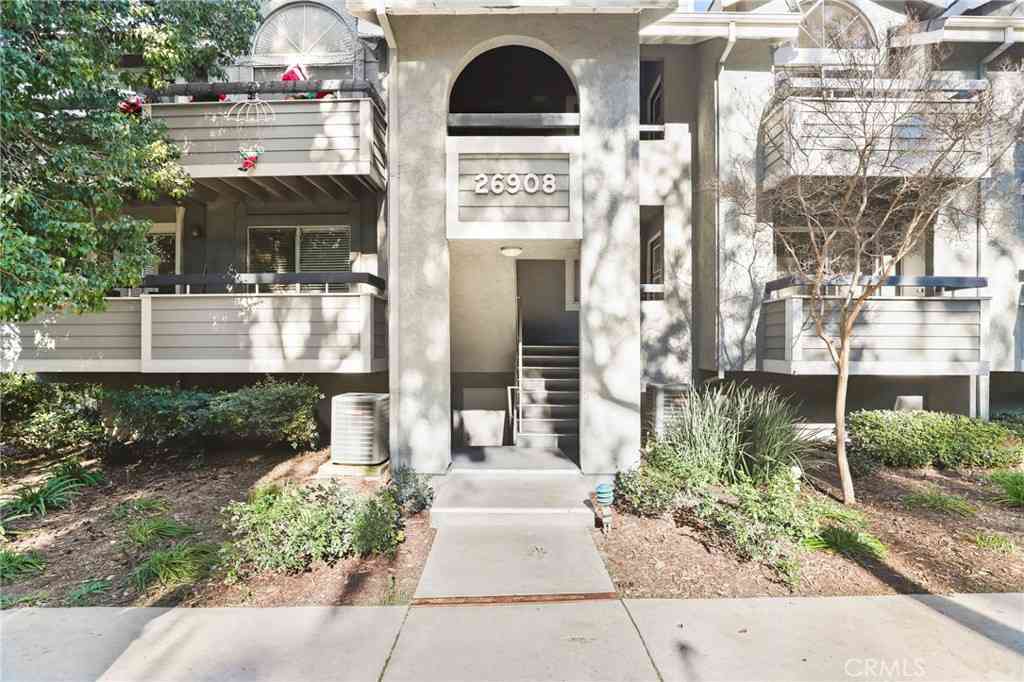 Condo For Sale - 26908 Flo Lane #464<br/> Canyon Country, CA 91351