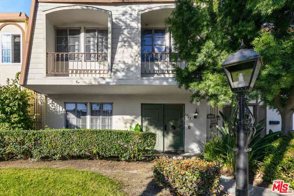 Townhouse For Sale - 1789 W Greenleaf Avenue<br/> Anaheim, CA 92801