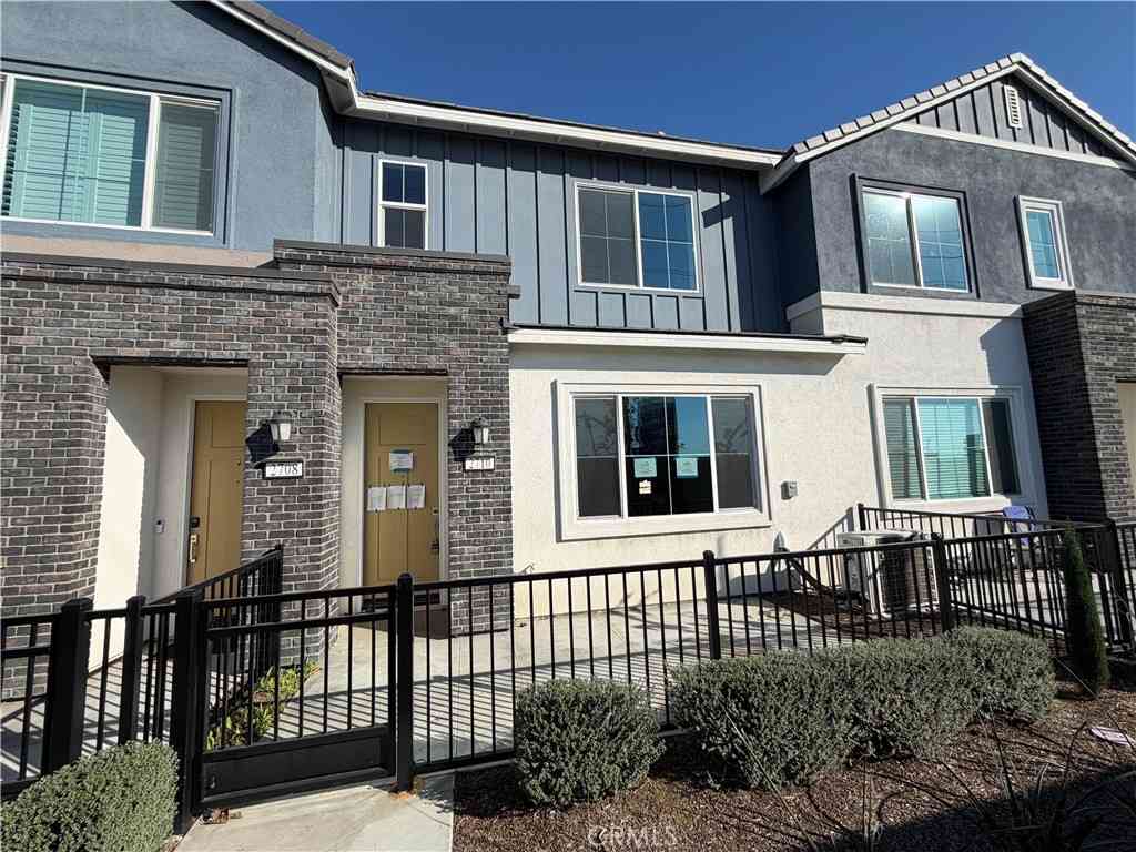 Condo For Sale - 2710 E Bottas Privado<br/> Ontario, CA 91762