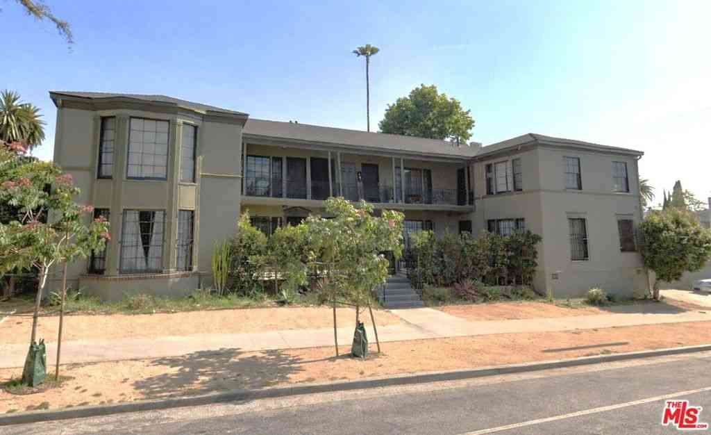 Condo For Rent - 4950 Beverly Boulevard #4950 1/2<br/> Los Angeles, CA 90004