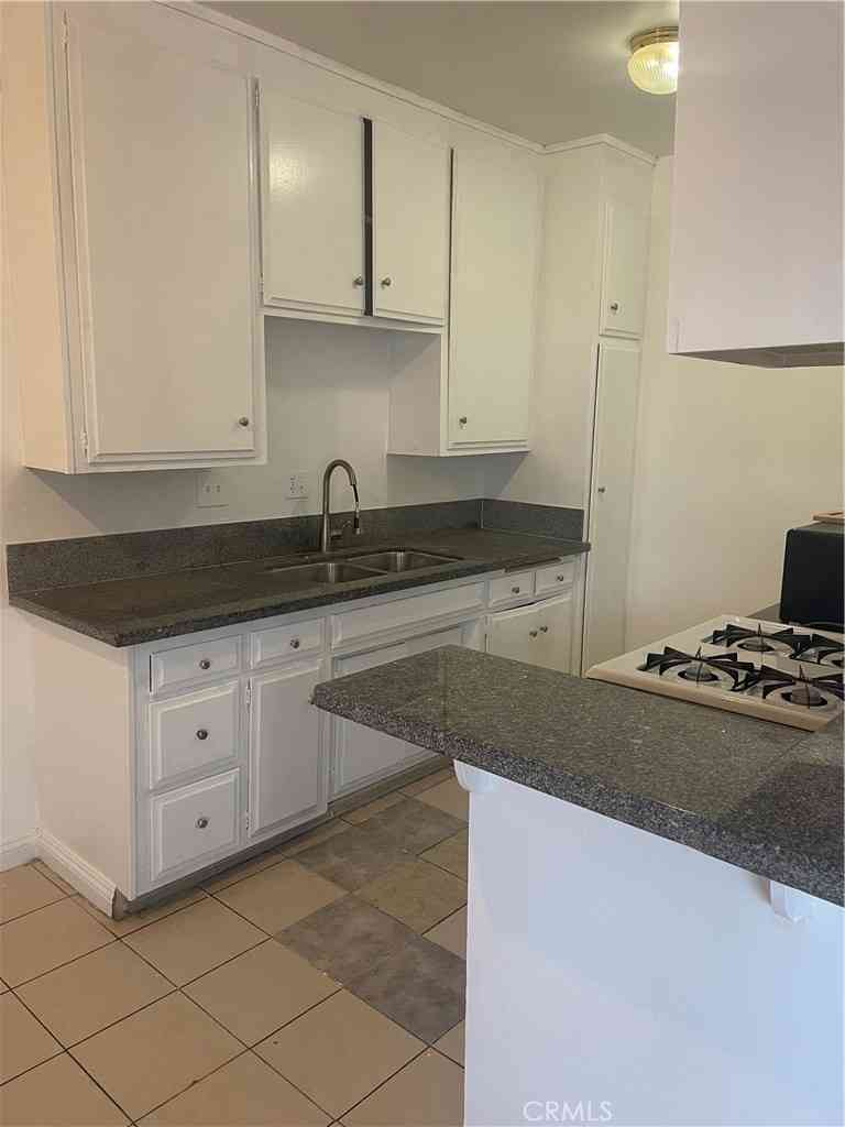 Condo For Rent - 15900 Vanowen #12A<br/> Van Nuys, CA 91406