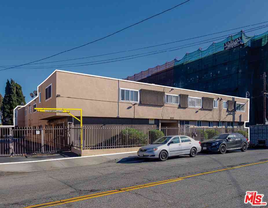 Condo For Sale - 10130 S Inglewood Avenue<br/> Inglewood, CA 90304