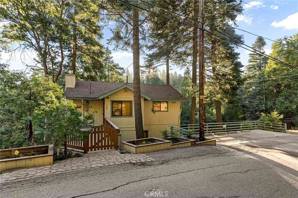 Homes For Sale - 707 Virginia Court<br/> Lake Arrowhead, CA 92352