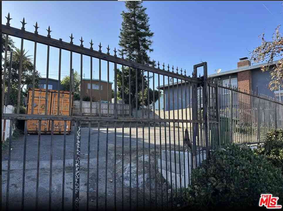 Homes For Rent - 3014 Lincoln Boulevard<br/> Santa Monica, CA 90405