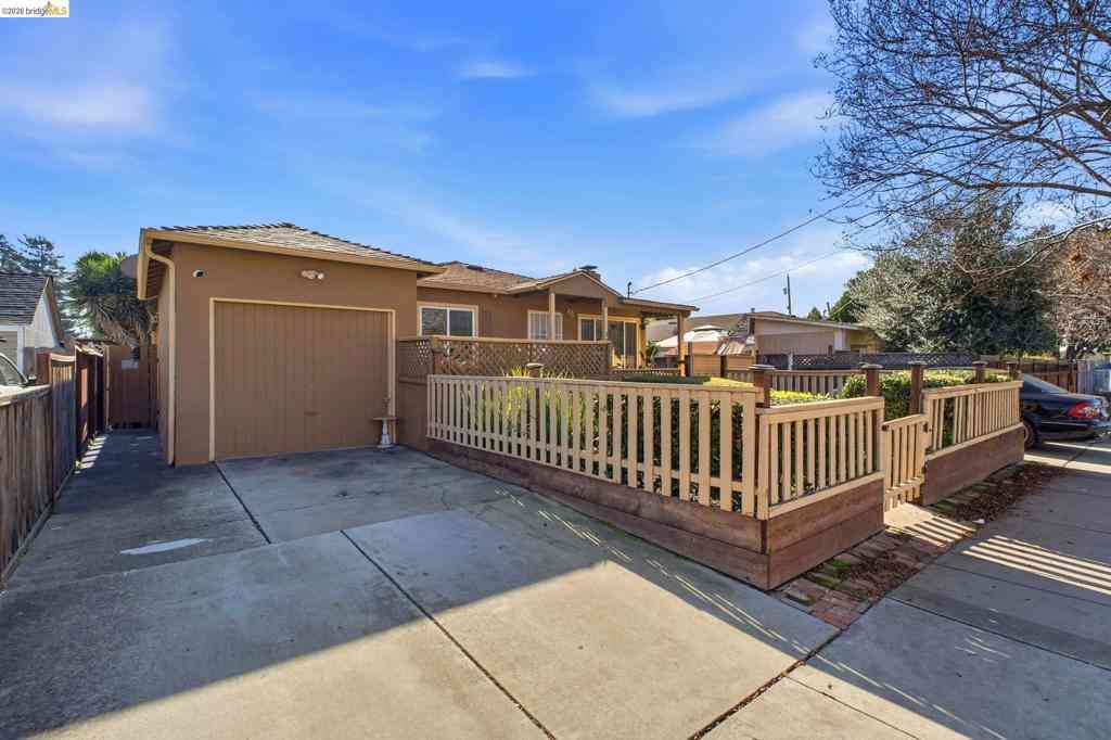 Homes For Sale - 127 Hampton Rd<br/> Hayward, CA 94541
