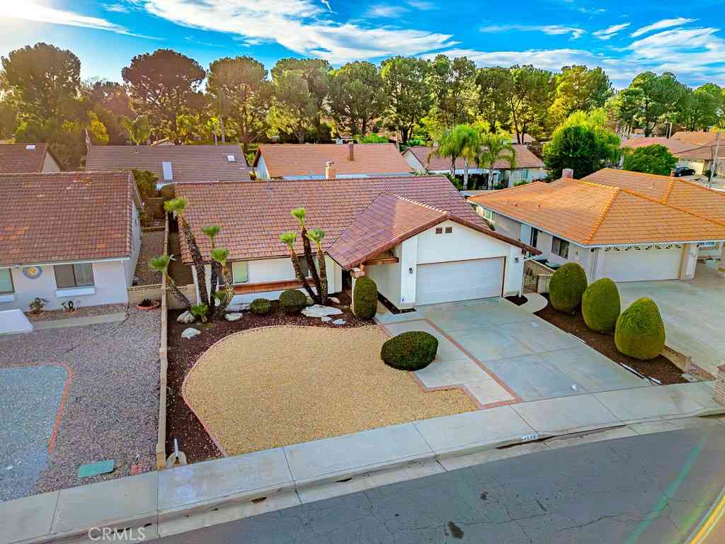 Homes For Sale - 1329 Hickory Drive<br/> Hemet, CA 92545