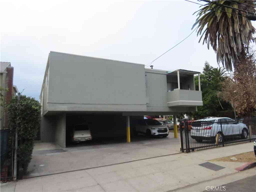 Homes For Sale - 2204 W 26th<br/> Los Angeles, CA 90018