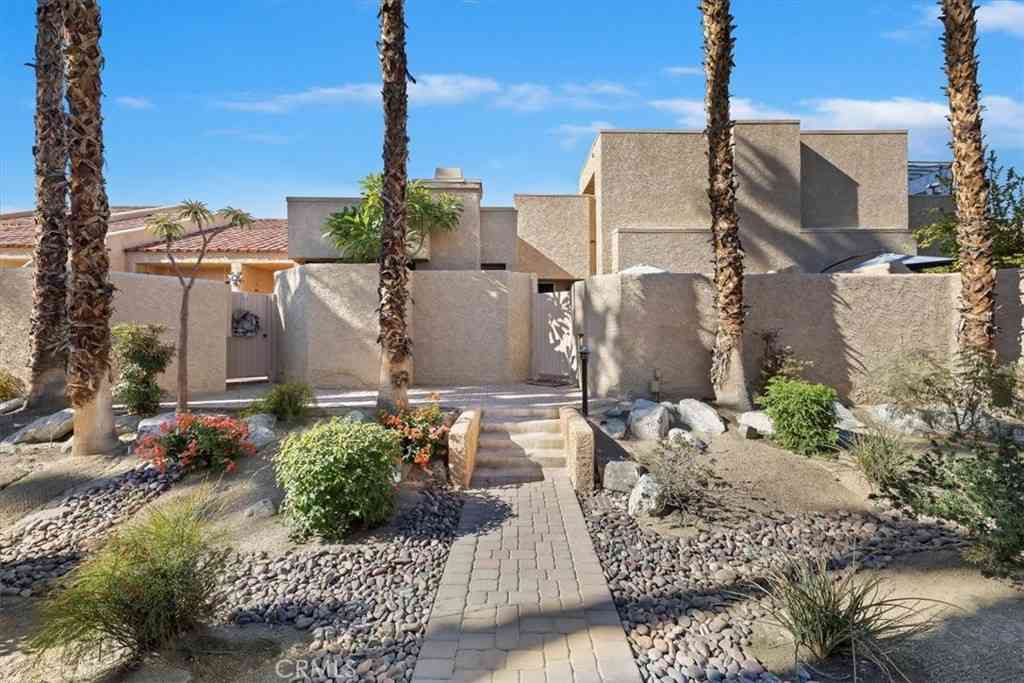 Homes For Sale - 73422 Irontree<br/> Palm Desert, CA 92260