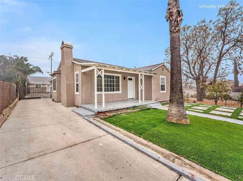 Homes For Sale - 138 E Peck<br/> Lake Elsinore, CA 92530