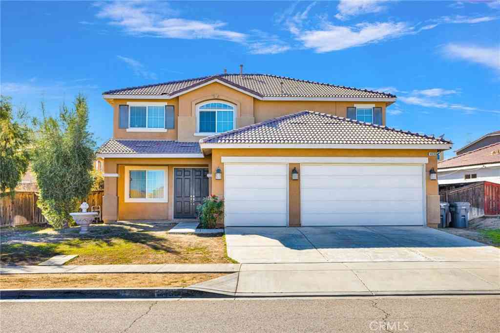 Homes For Sale - 14039 Tourmaline Street<br/> Hesperia, CA 92344