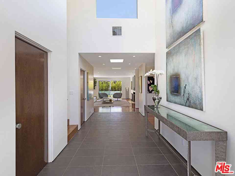Homes For Sale - 15514 Casiano Court<br/> Los Angeles, CA 90077