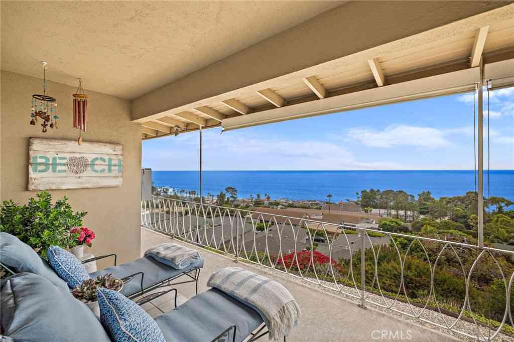Homes For Sale - 21702 Ocean Vista Drive #F<br/> Laguna Beach, CA 92651
