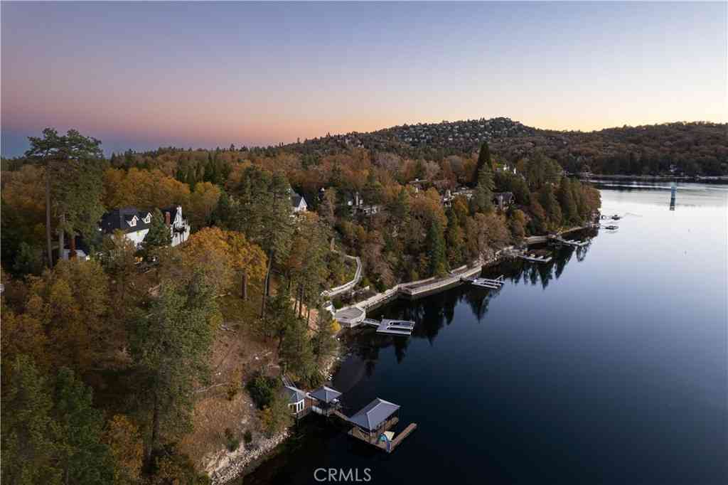Homes For Sale - 748 Shelter Cove<br/> Lake Arrowhead, CA 92352