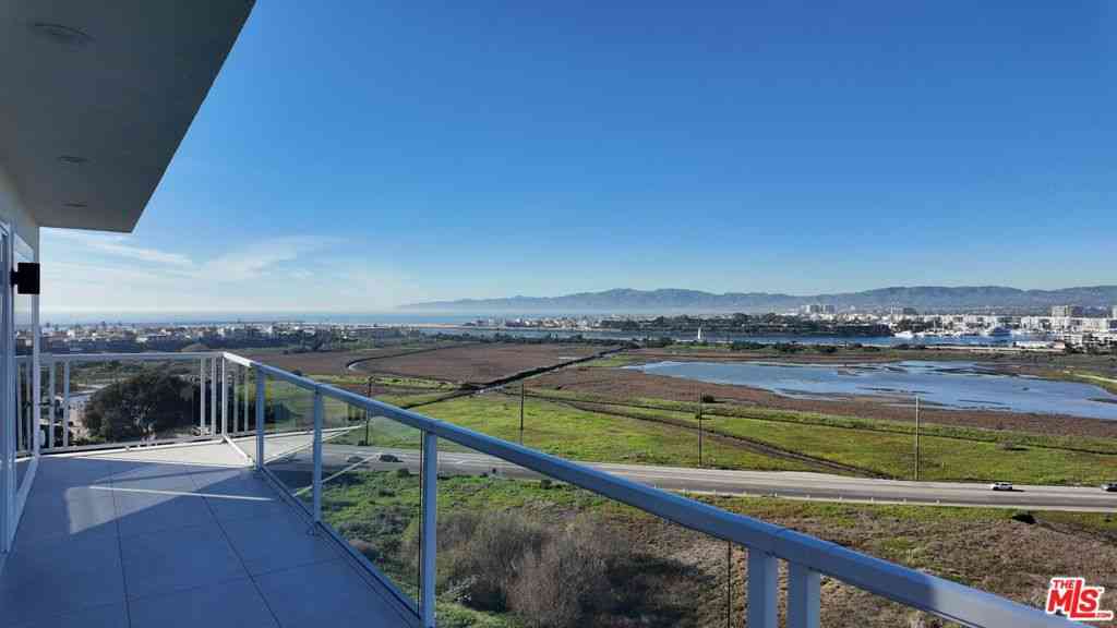 Homes For Sale - 8124 Billowvista Drive<br/> Playa Del Rey, CA 90293