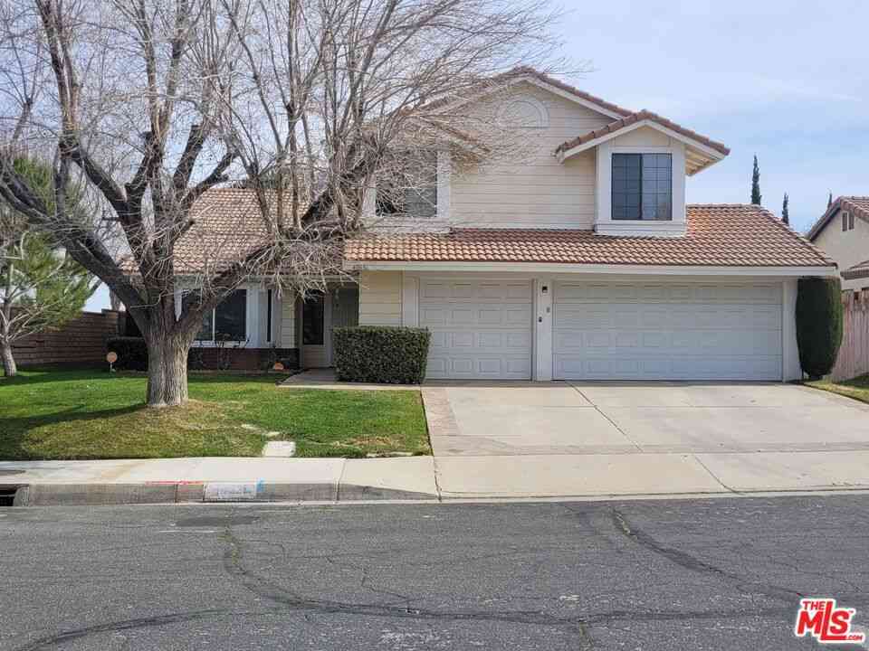Homes For Sale - 40636 Via Verdad<br/> Palmdale, CA 93551